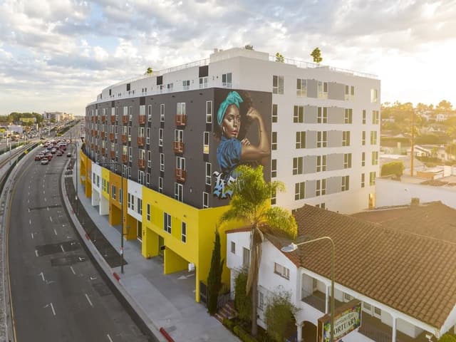 Crenshaw Lofts, photo 2